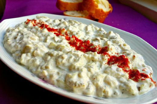 Yoğurtlu Patlıcan Salatası Tarifi ve Malzemeleri